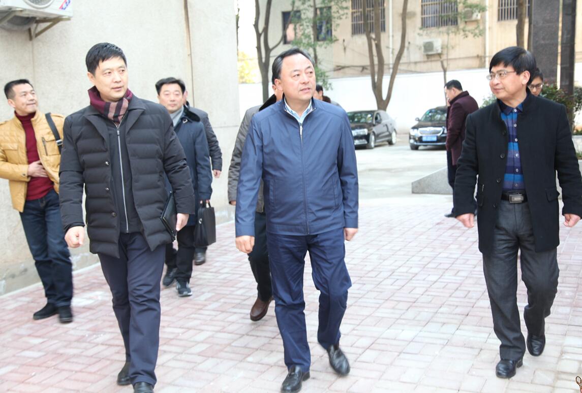董院长等到我院北郊法庭视察1.jpg